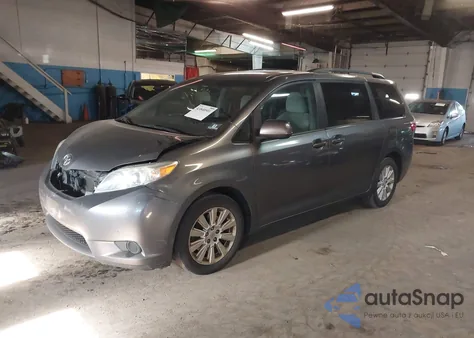 2015 Toyota Sienna Le 7 Passenger z USA, uszkodzony, nr VIN 5TDJK3DC2FS099379